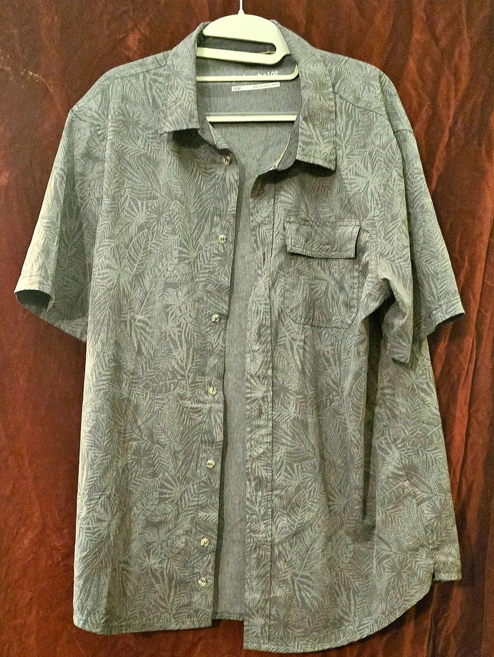 Avalanche Men's Leaf Print Button Down Shirt Size Large